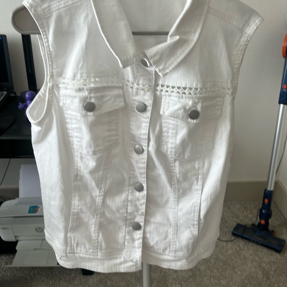 Ladies white denim vest length is 22" and pit to pit is 19". Very nice. - Picture 1 of 5